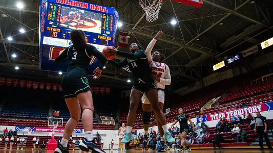 Sisi Eleko in action at Detroit Mercy