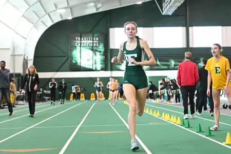 Chloie Musta Running at the Bob Parks Memorial Invitational meet