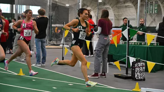 Esme Davies run the 5,000m at the 2024 MAC Indoor Track & Field Championships