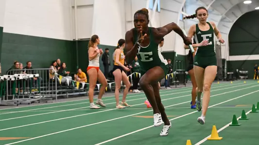 Josephine Oloye runs in the 4x400-meter relay