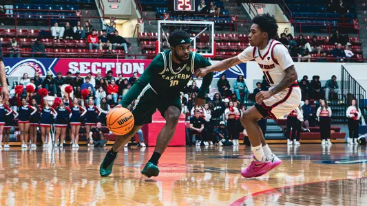 Jon Sanders II dribbling a basketball at Detroit Mercy, Nov. 18