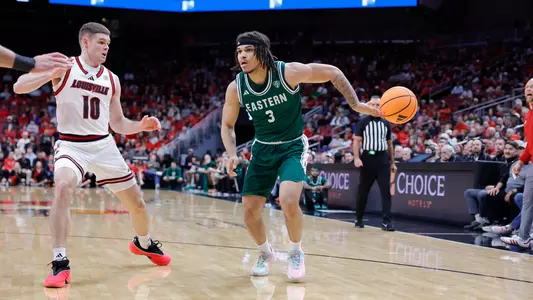 Mehki Ellison passing a basketball without looking at Louisville, Nov. 24, 2025