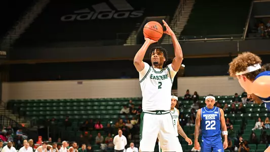 Carlos Hart throws a free throw