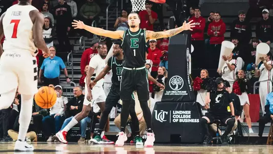 Mak Manciel playing defense at Cincinnati, Nov. 26, 2025