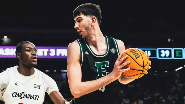 Mo Habhab protecting a basketball at Cincinnati, Nov. 26, 2025