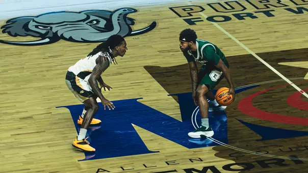 Jon Sanders II dribbling a basketball at PFW, Dec. 10, 2025