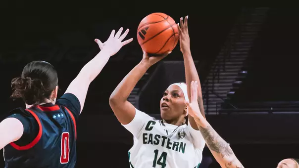 Sisi Eleko shoots the ball against Duquesne, Dec. 9, 2025