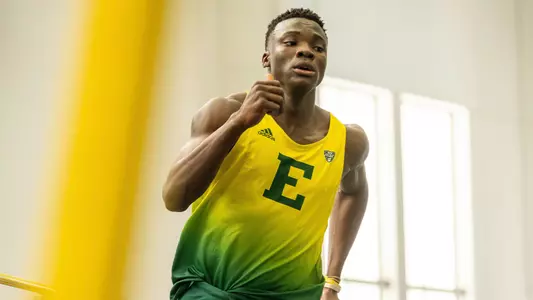 Olawole Olanrewaju runs at the University of Michigan in the 2025 indoor season