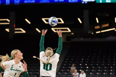 Ashlynn Belcher sets the ball against Oakland