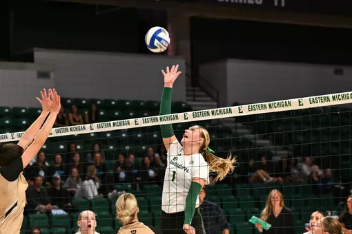 Hatteras Welker attacks the ball against Purdue Fort Wayne, Sept. 4, 2025