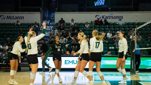 Volleyball celebrates a point against Niagara, Sept. 6, 2025