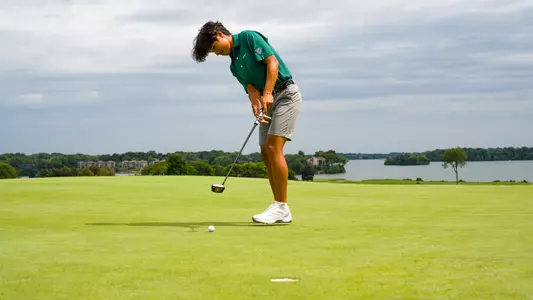 Tim Chan putting on photo day 2025-26