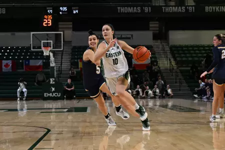 Artemis Kouki drives to the basket against Kent State, on Jan. 10, 2026