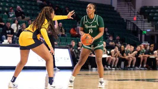 Sisi Eleko preparing to shoot the basketball during their win against Toledo on Jan. 20th 2026.