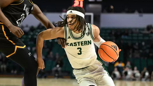 Mehki Ellison driving toward the basket against Kent State, Jan. 24, 2026