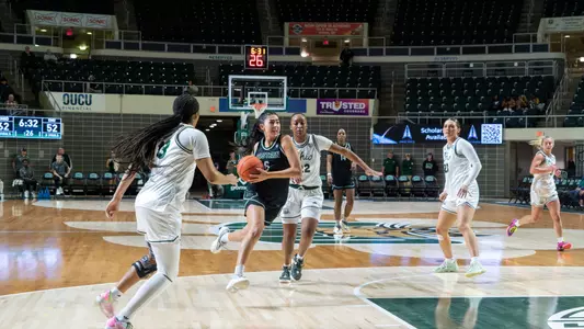 Fernanda Ovalle drives to the basket at Ohio, Jan. 7, 2026
