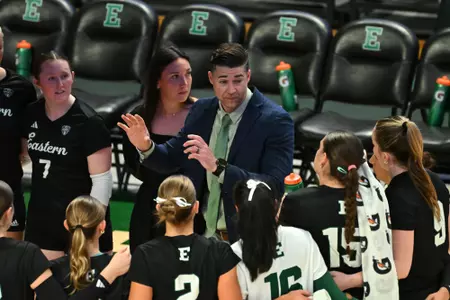 Kevin Foeman talking to the team during a timeout against Ball State, Nov. 7, 2025