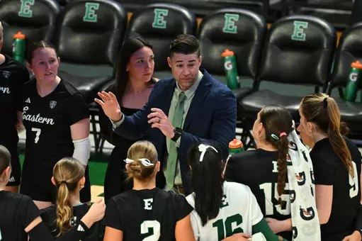 Kevin Foeman talking to the team during a timeout against Ball State, Nov. 7, 2025