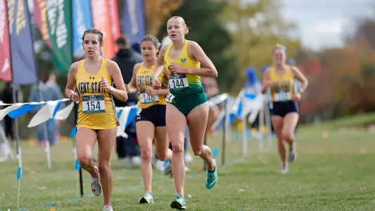 Erika Van Loton running at the 2025 Cross Country MAC Championships