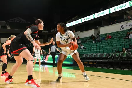 Sisi Eleko sizes up her defender against Ball State, Feb. 10, 2026