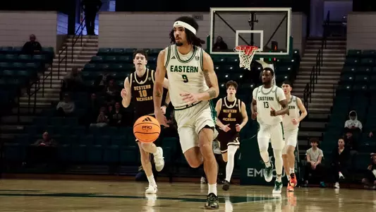 Addison Patterson dribbling a basketball vs. Western Michigan, Feb. 14, 2026