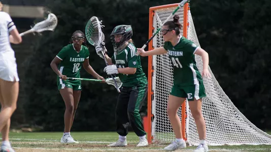 Maddy Porter readies herself in front of the cage for a shot attempt by a Vanderbilt player