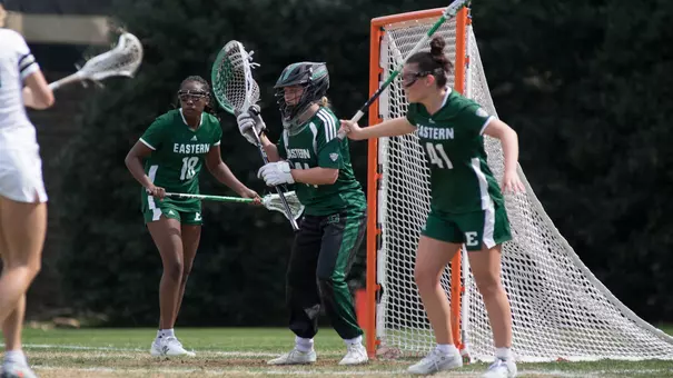 Maddy Porter readies herself in front of the cage for a shot attempt by a Vanderbilt player