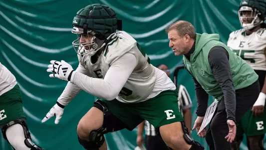 Guzzy Kayed Works in Practice with Chris Wiesehan