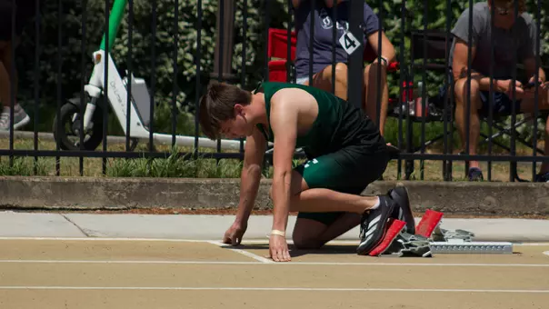 Nathan Gaspersic prepares for a sprint in the 2025 outdoor season