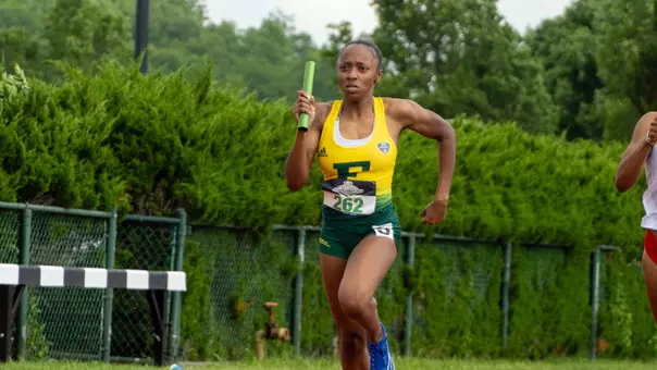 Demetria Henderson relay at 2025 Outdoor MAC Championships