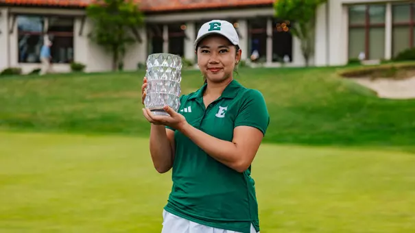 Baiyok Sukterm poses with her trophy on the 18th green after winning the Silicon Valley Showcase, March 31, 2026