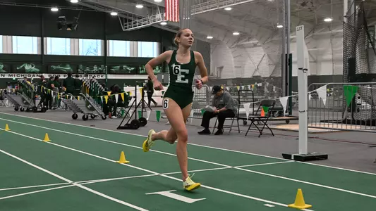 Erika Van Loton running 3,000m at the Bob Parks Memorial Jan. 24, 2026