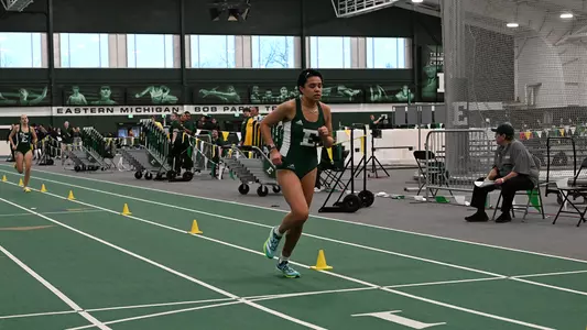 Frankie Moore running the 3,000m at the Bob Parks Memorial Jan. 24, 2026