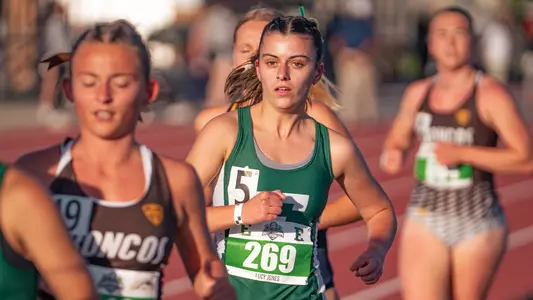 Lucy Jones running the 10,000m at MAC Outdoor Championships 2026