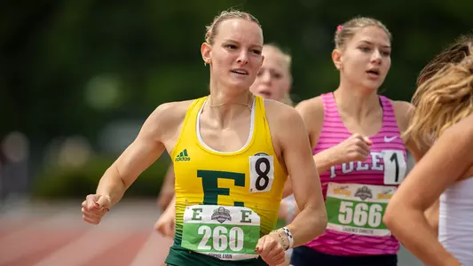 Sophie Emin running the 800m at the MAC Outdoor Championships 2026