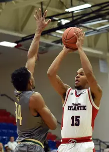 Owls forward Jailyn Ingram (15) shoots over UAB Blazers forward William Lee (34) during the first half at FAU Arena. Credit: Steve Mitchell-USA TODAY Sport