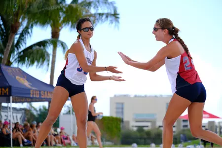 Nicole Navarro (L) and Nicole Grant (R) swept both their matches on Saturday.