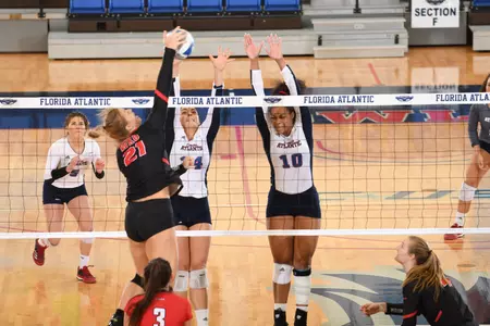 2017 FAU Volleyball vs Western Kentucky Ivone Martinez (14), Abbi Reid (10