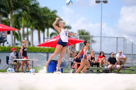 Ashlan Cunningham and the Owls split their opening day at the Stetson Spring Fling on Friday.