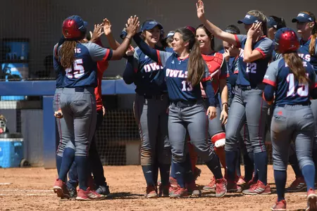 2018 FAU Softball vs Texas - El Paso group celebratio