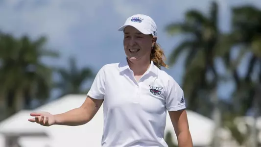 2020 FAU Women’s Golf Photo Day Rose Bar
