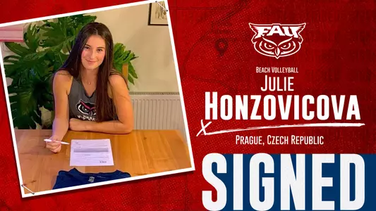 Julie Honzovicova Signing