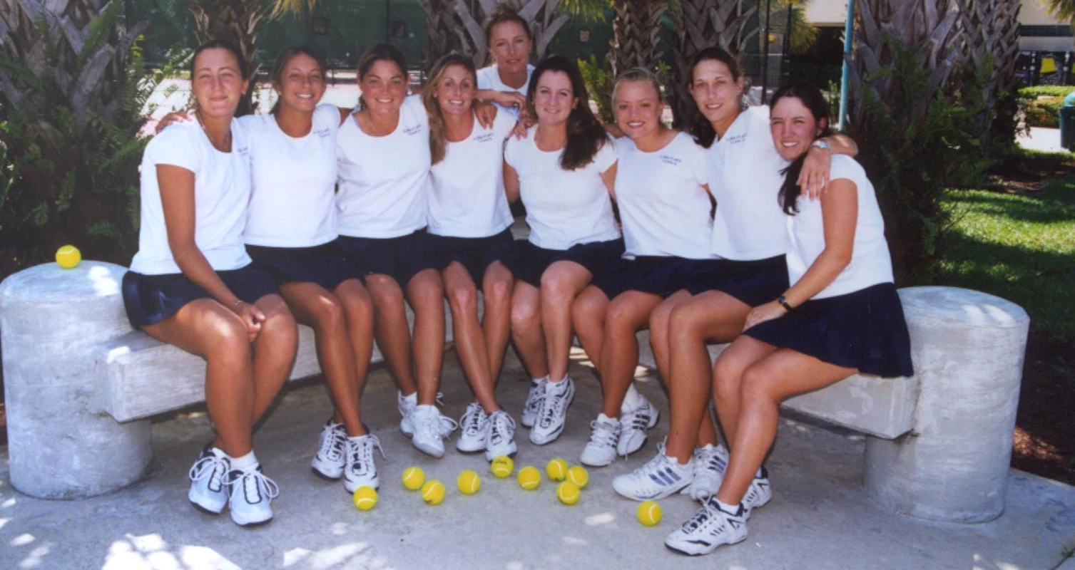 2000-01 Women's Tennis Team Photo
