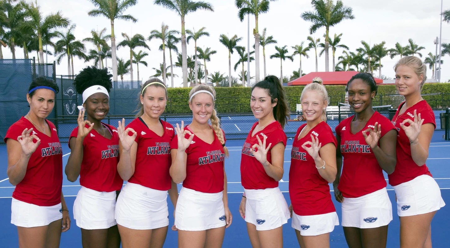 2017-18 Women's Tennis Team Photo