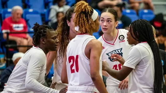 WBB Team Huddle vs. UTSA