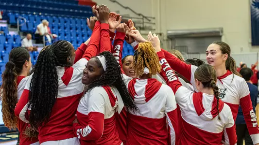 FAU WBB Team Huddle vs. FIU