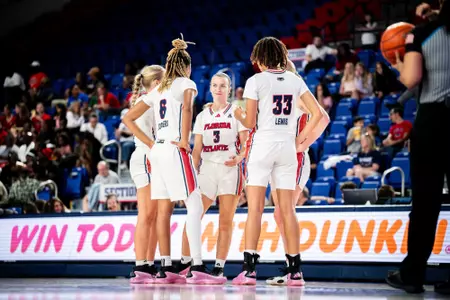 WBB Team Huddle vs. Mercer