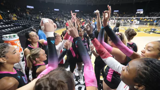 Florida Atlantic Team Huddle AAC Championship