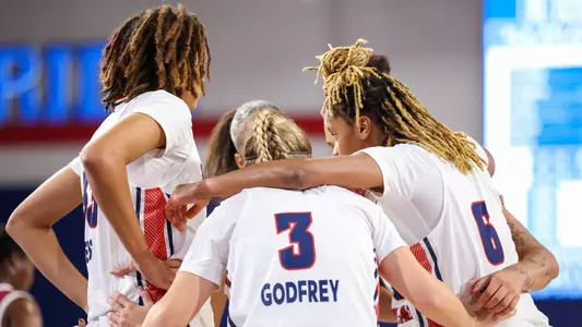 Florida Atlantic WBB Team Huddle vs. Fort Lauderdale