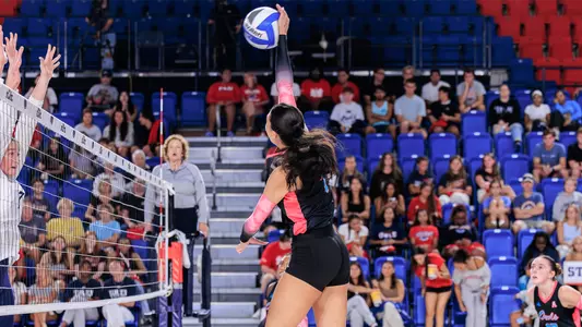 Valeria Rosado vs. FIU